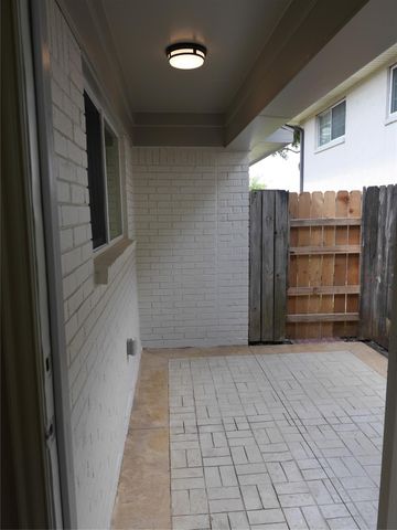 5722 N Braeswood Boulevard, Houston, TX 77096