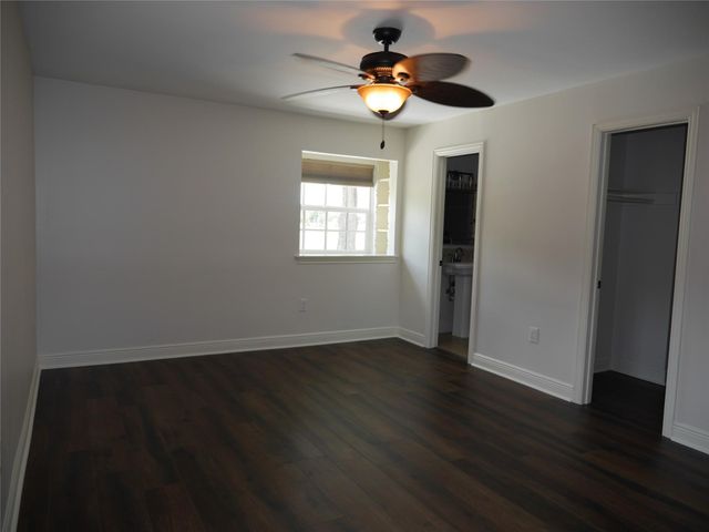 5722 N Braeswood Boulevard, Houston, TX 77096