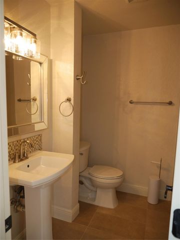 5722 N Braeswood Boulevard, Houston, TX 77096