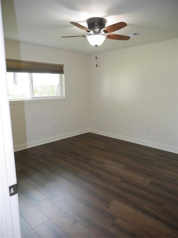 5722 N Braeswood Boulevard, Houston, TX 77096