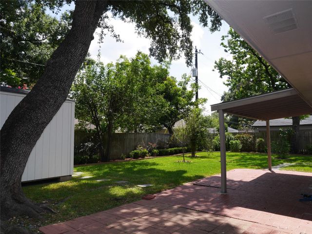 5722 N Braeswood Boulevard, Houston, TX 77096