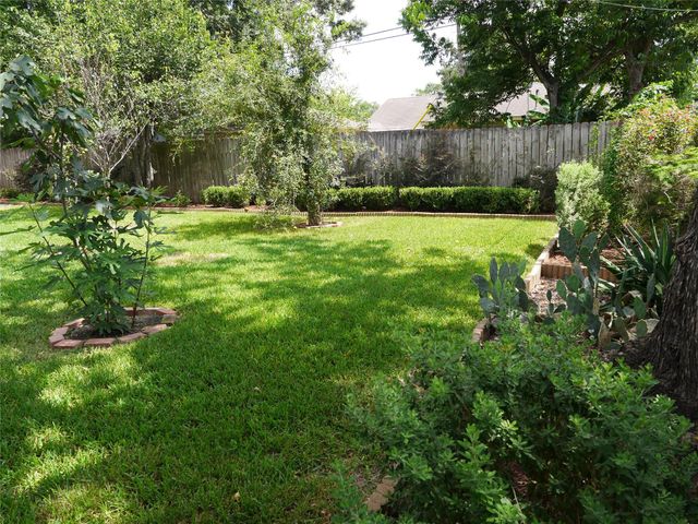 5722 N Braeswood Boulevard, Houston, TX 77096