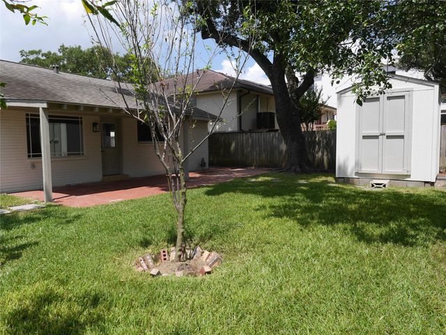 5722 N Braeswood Boulevard, Houston, TX 77096
