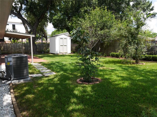 5722 N Braeswood Boulevard, Houston, TX 77096
