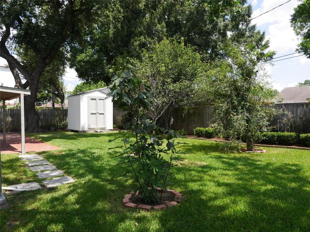 5722 N Braeswood Boulevard, Houston, TX 77096