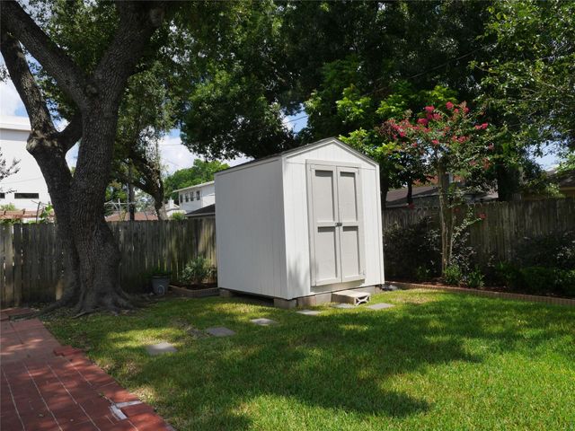 5722 N Braeswood Boulevard, Houston, TX 77096
