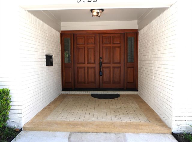 5722 N Braeswood Boulevard, Houston, TX 77096