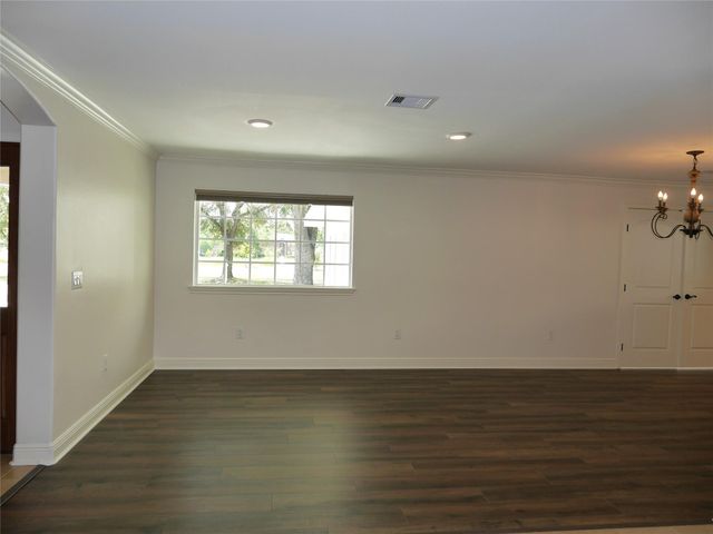 5722 N Braeswood Boulevard, Houston, TX 77096