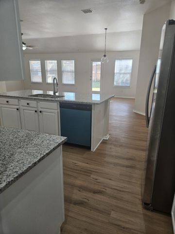 900 Crockett Drive, Lavon, TX 75166