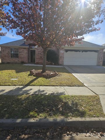 900 Crockett Drive, Lavon, TX 75166