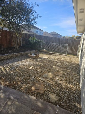 900 Crockett Drive, Lavon, TX 75166