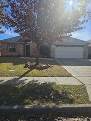 900 Crockett Drive, Lavon, TX 75166