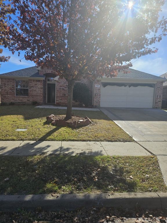 900 Crockett Drive, Lavon, TX 75166