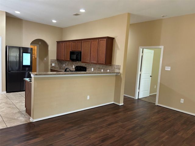 25111 Country Gate Drive, Tomball, TX 77375