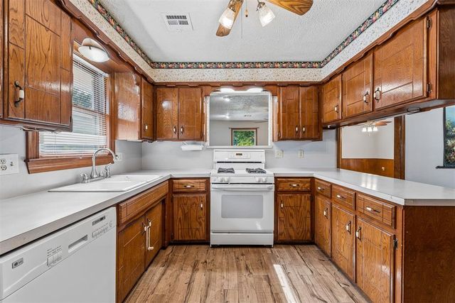 1529 Kingsgate Road, Oklahoma City, OK 73159