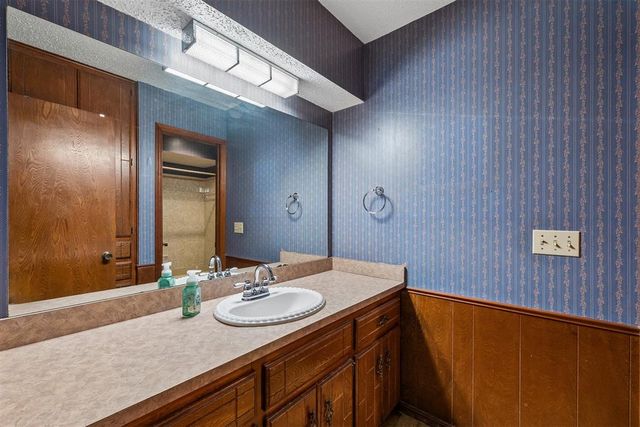 1529 Kingsgate Road, Oklahoma City, OK 73159