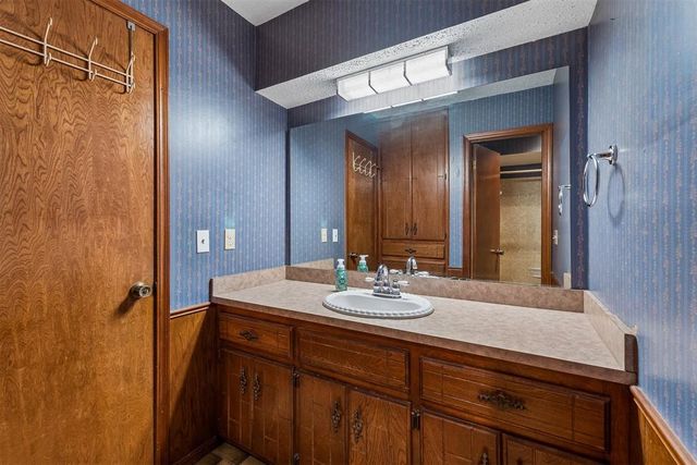 1529 Kingsgate Road, Oklahoma City, OK 73159