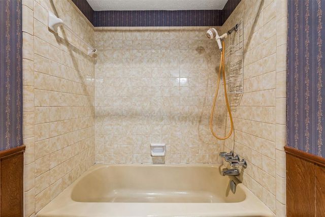 1529 Kingsgate Road, Oklahoma City, OK 73159