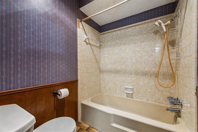1529 Kingsgate Road, Oklahoma City, OK 73159