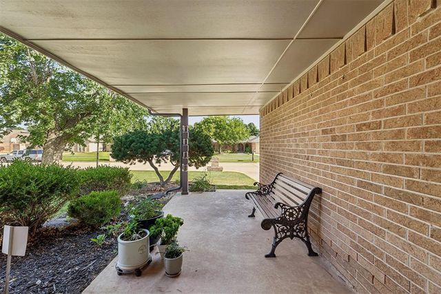 1529 Kingsgate Road, Oklahoma City, OK 73159