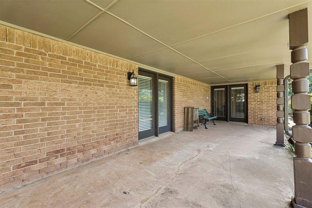 1529 Kingsgate Road, Oklahoma City, OK 73159