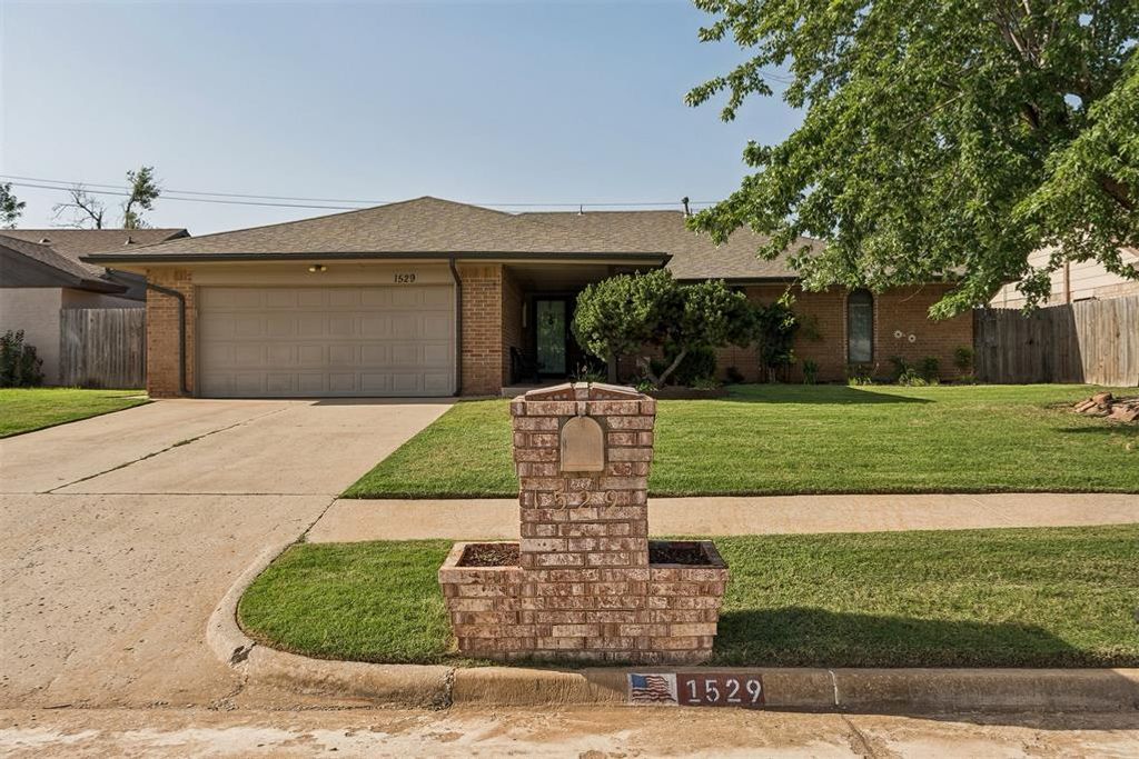 1529 Kingsgate Road, Oklahoma City, OK 73159