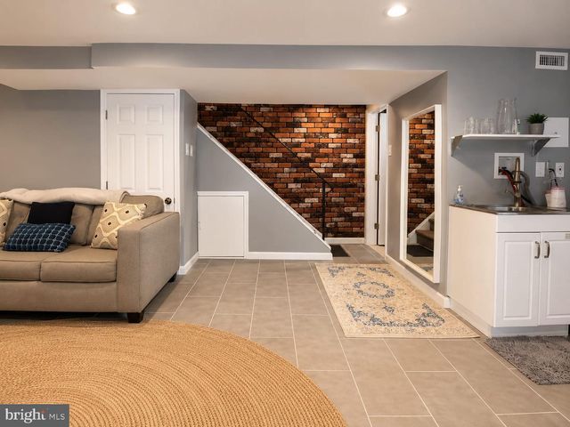 8018 CHELWYNDE AVE, Philadelphia, PA 19153