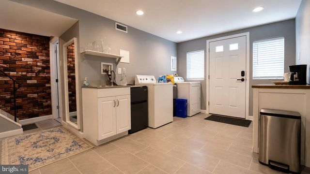 8018 CHELWYNDE AVE, Philadelphia, PA 19153