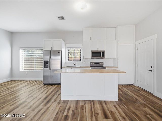 8790 N Morning View Drive, Tucson, AZ 85704