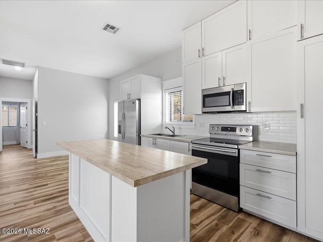 8790 N Morning View Drive, Tucson, AZ 85704
