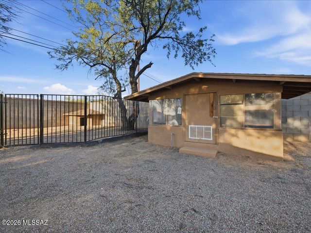 8790 N Morning View Drive, Tucson, AZ 85704