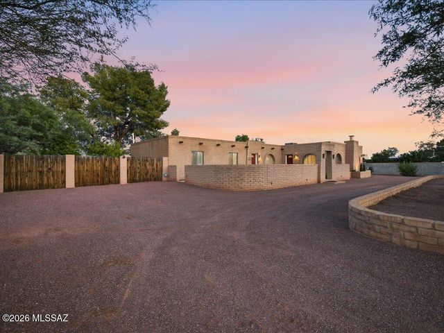 8790 N Morning View Drive, Tucson, AZ 85704