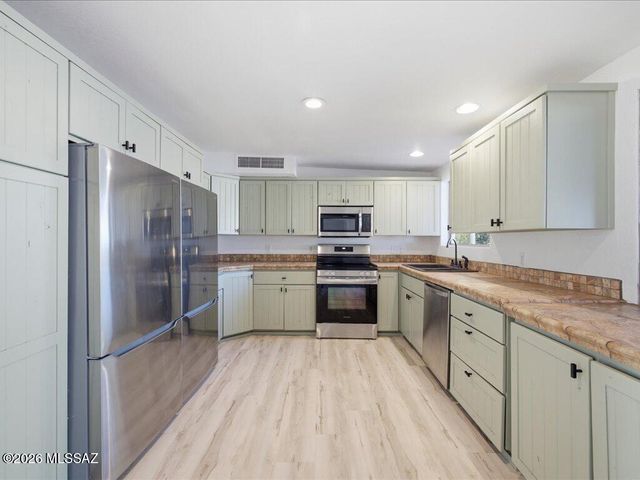 8790 N Morning View Drive, Tucson, AZ 85704