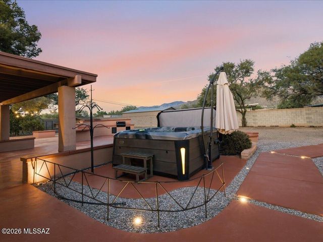 8790 N Morning View Drive, Tucson, AZ 85704
