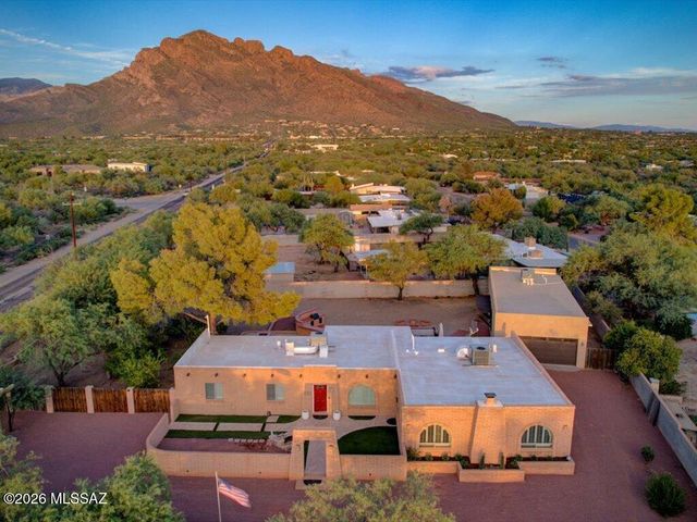 8790 N Morning View Drive, Tucson, AZ 85704