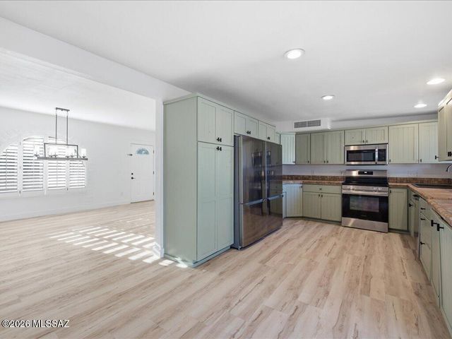 8790 N Morning View Drive, Tucson, AZ 85704