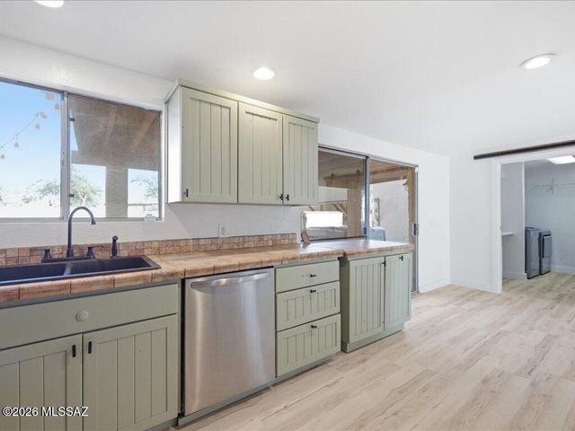 8790 N Morning View Drive, Tucson, AZ 85704