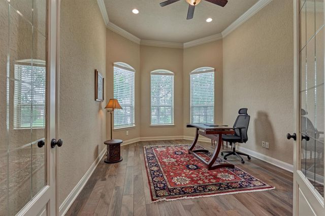 6 Devon Dale Drive, Tomball, TX 77375