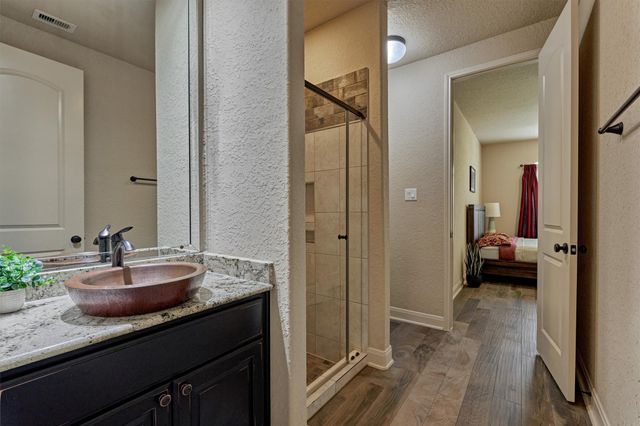 6 Devon Dale Drive, Tomball, TX 77375