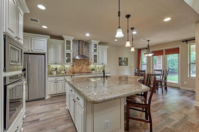 6 Devon Dale Drive, Tomball, TX 77375