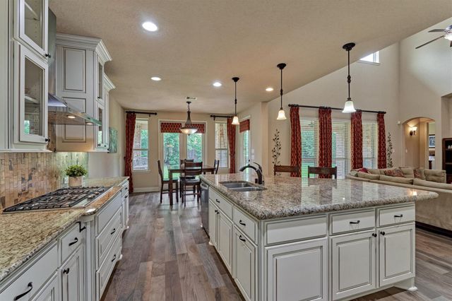 6 Devon Dale Drive, Tomball, TX 77375