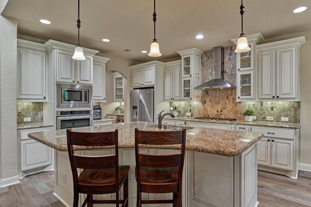 6 Devon Dale Drive, Tomball, TX 77375