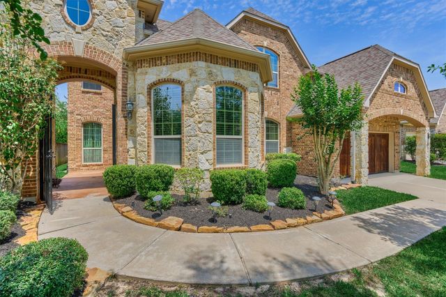 6 Devon Dale Drive, Tomball, TX 77375