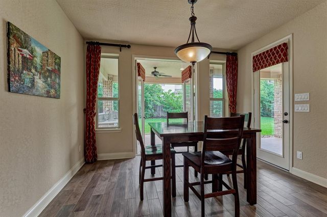 6 Devon Dale Drive, Tomball, TX 77375
