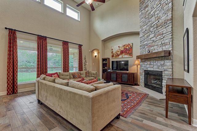 6 Devon Dale Drive, Tomball, TX 77375