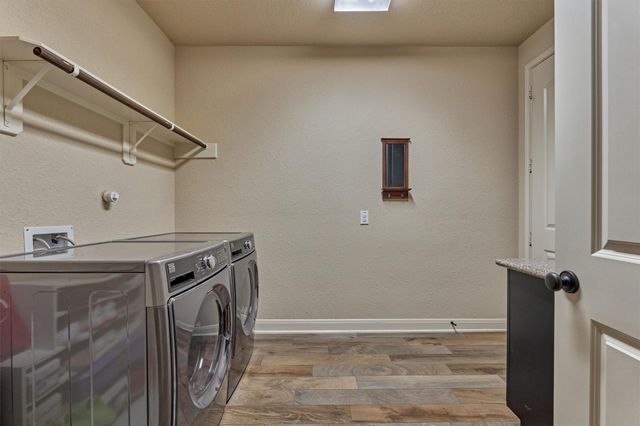 6 Devon Dale Drive, Tomball, TX 77375