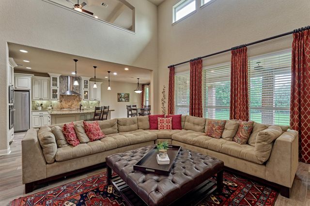 6 Devon Dale Drive, Tomball, TX 77375