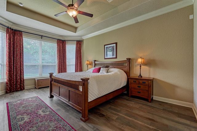 6 Devon Dale Drive, Tomball, TX 77375