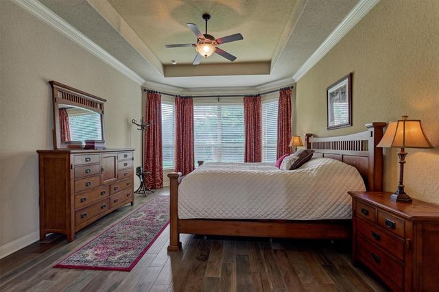 6 Devon Dale Drive, Tomball, TX 77375
