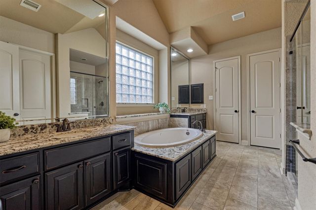 6 Devon Dale Drive, Tomball, TX 77375